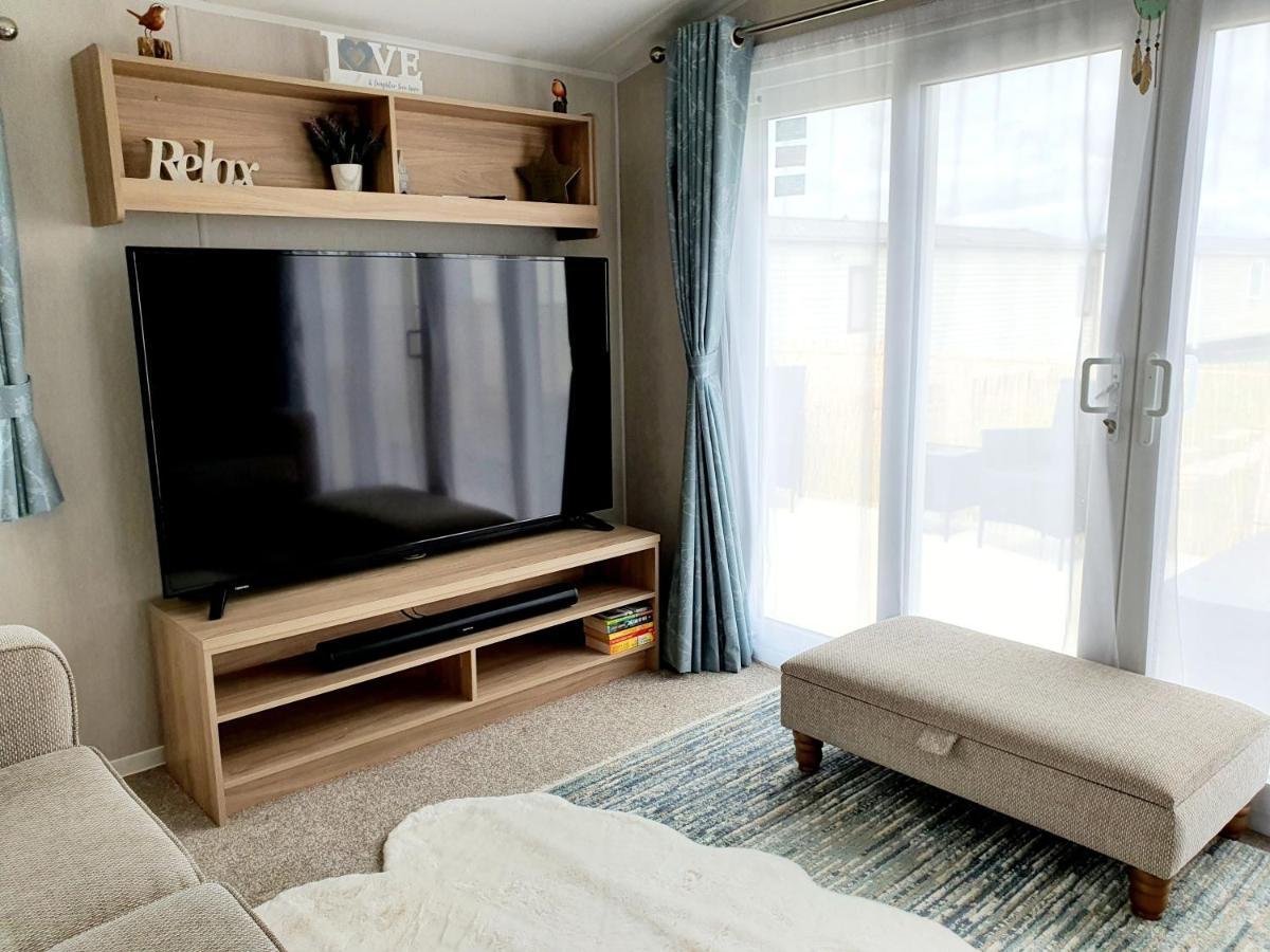 Premium Accommodation With Luxury Hot-Tub And Decking Area, Near Fantasy Island Ingoldmells Εξωτερικό φωτογραφία