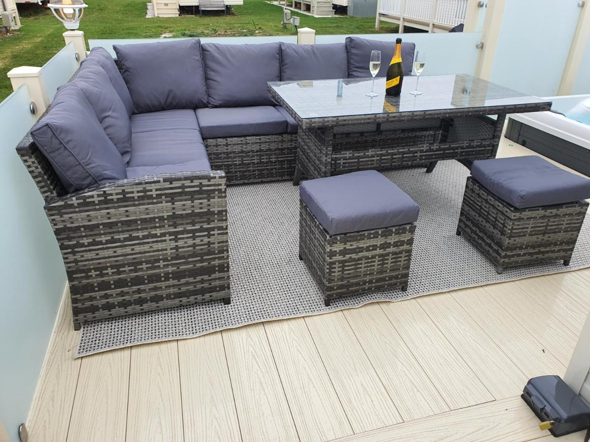 Premium Accommodation With Luxury Hot-Tub And Decking Area, Near Fantasy Island Ingoldmells Εξωτερικό φωτογραφία