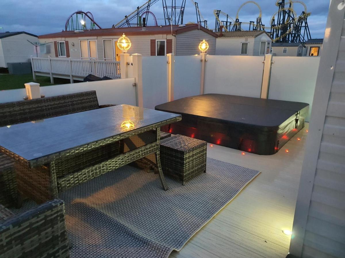 Premium Accommodation With Luxury Hot-Tub And Decking Area, Near Fantasy Island Ingoldmells Εξωτερικό φωτογραφία