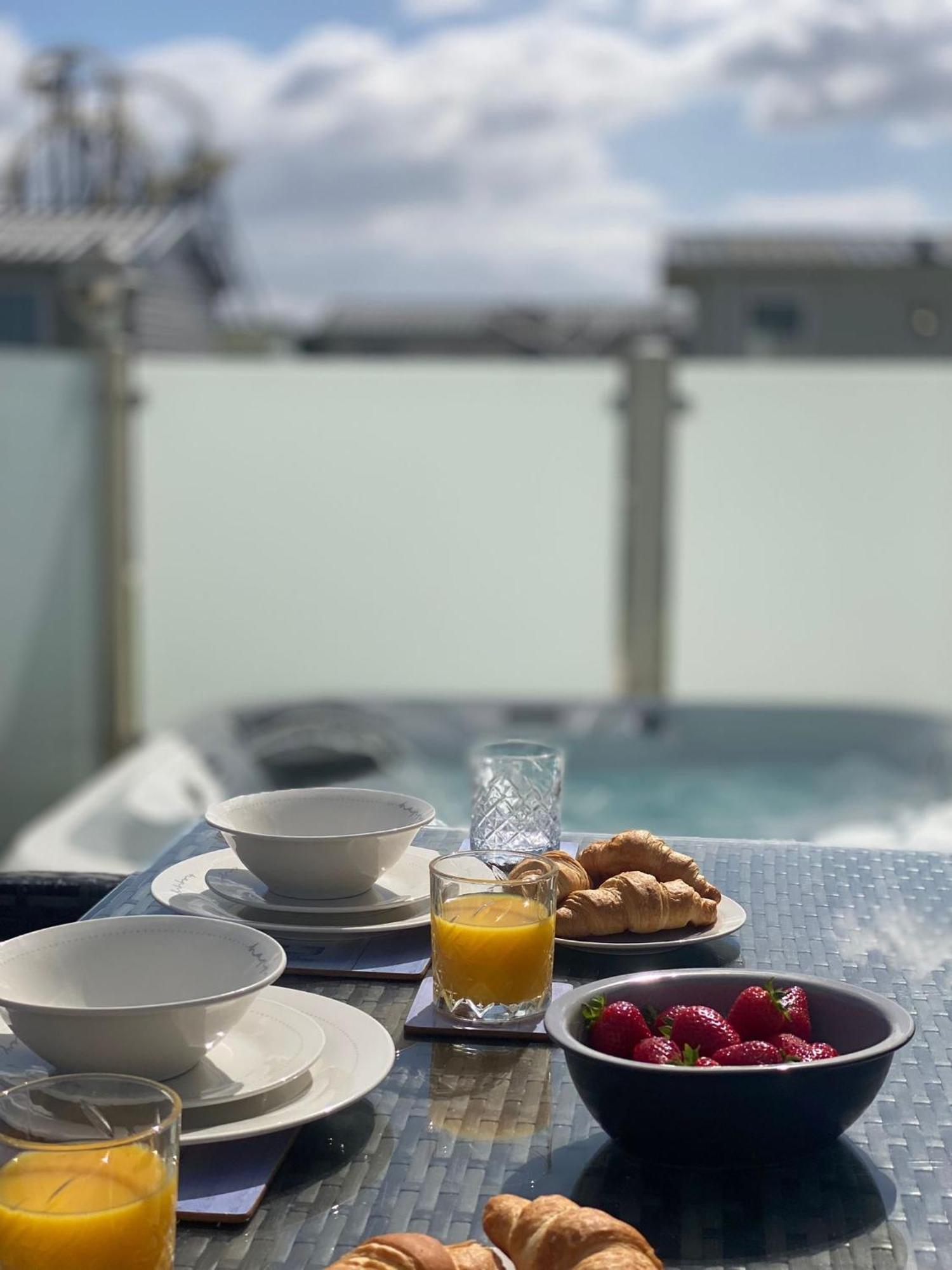 Premium Accommodation With Luxury Hot-Tub And Decking Area, Near Fantasy Island Ingoldmells Εξωτερικό φωτογραφία