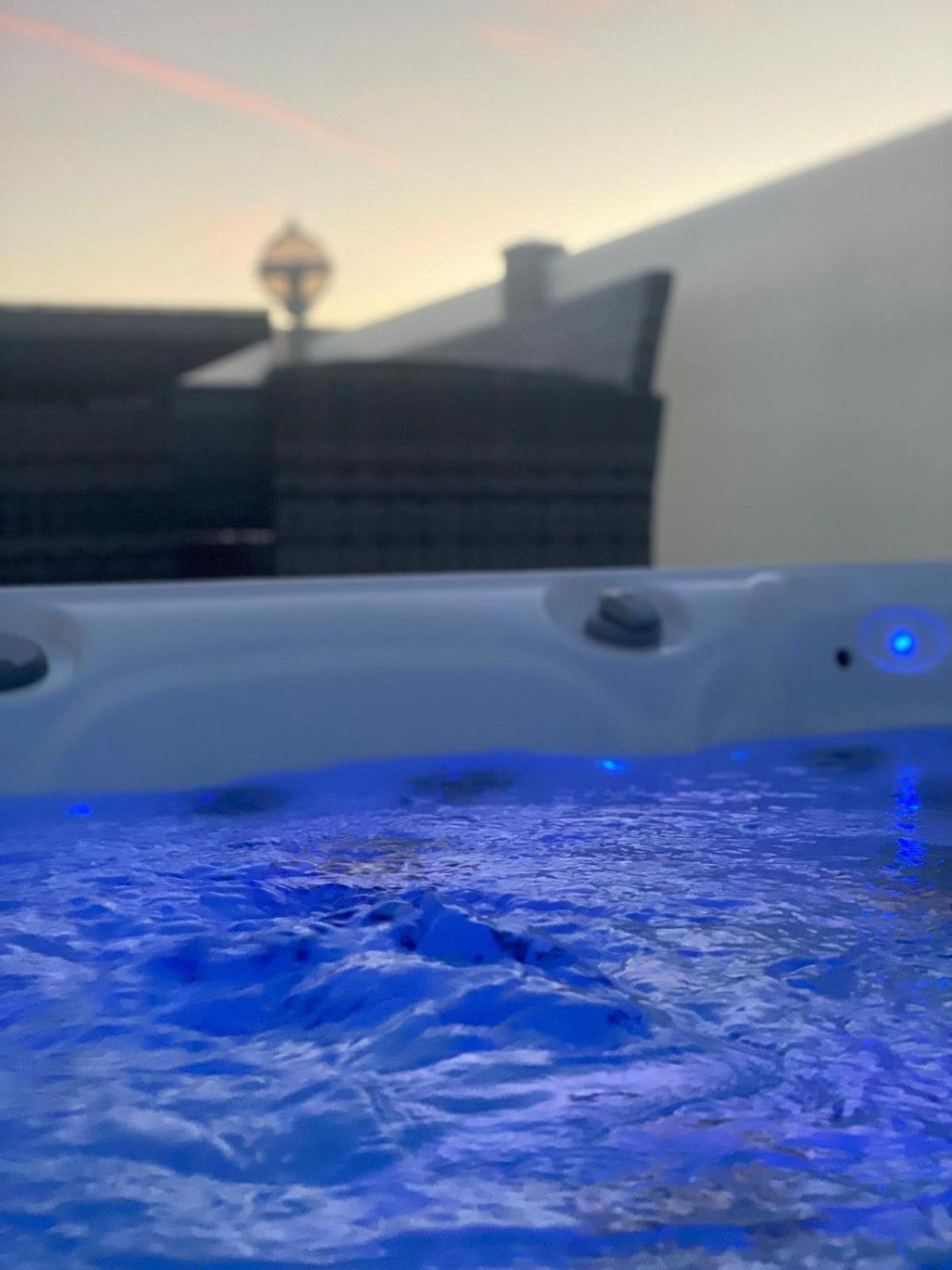 Premium Accommodation With Luxury Hot-Tub And Decking Area, Near Fantasy Island Ingoldmells Εξωτερικό φωτογραφία