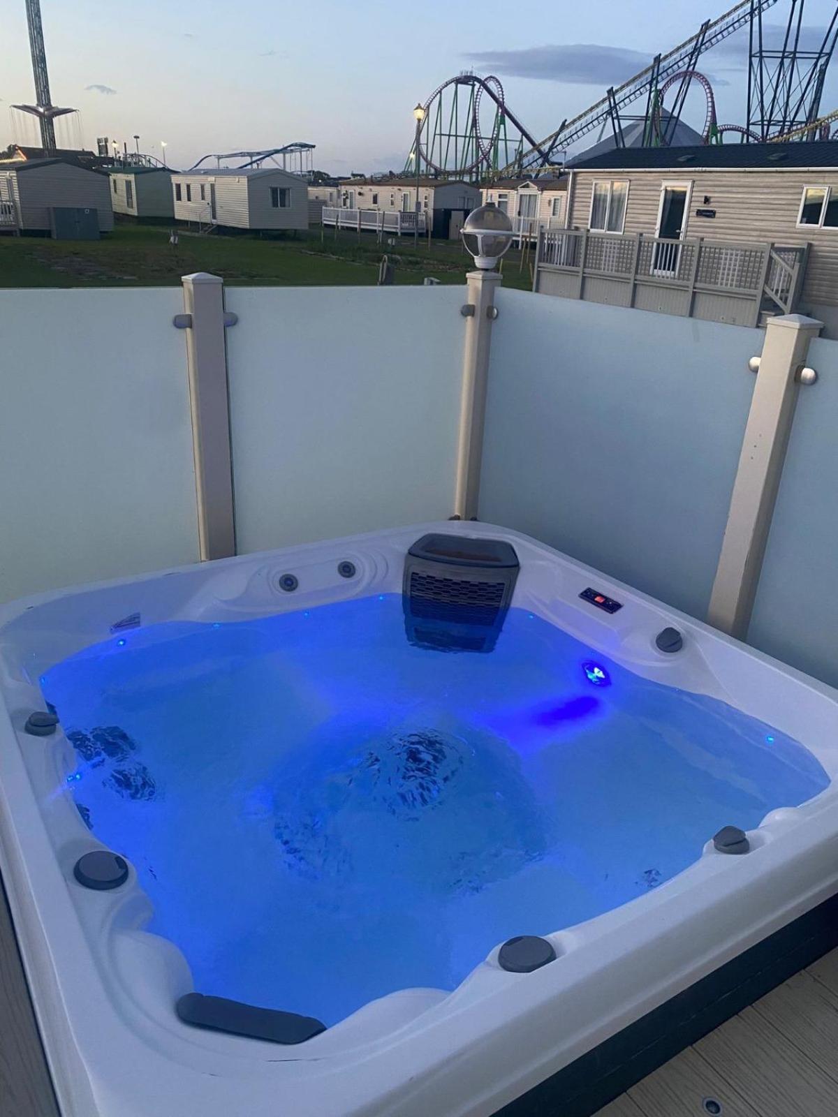 Premium Accommodation With Luxury Hot-Tub And Decking Area, Near Fantasy Island Ingoldmells Εξωτερικό φωτογραφία