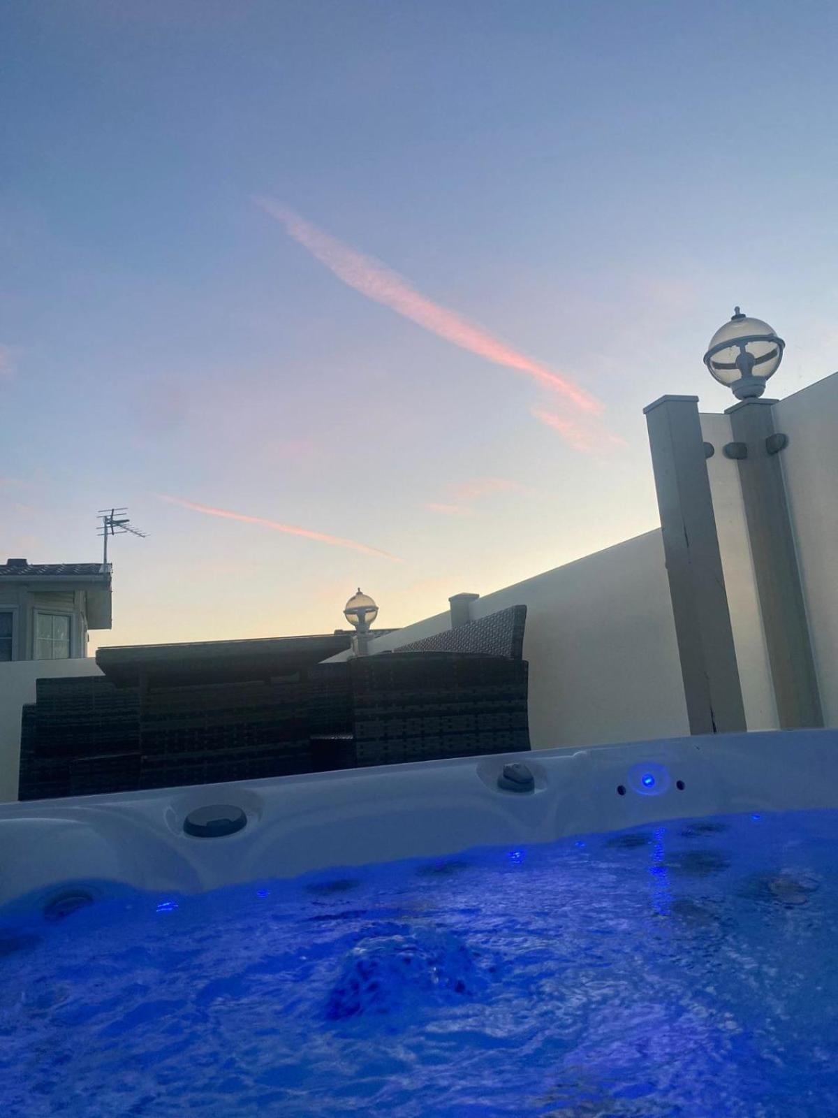 Premium Accommodation With Luxury Hot-Tub And Decking Area, Near Fantasy Island Ingoldmells Εξωτερικό φωτογραφία